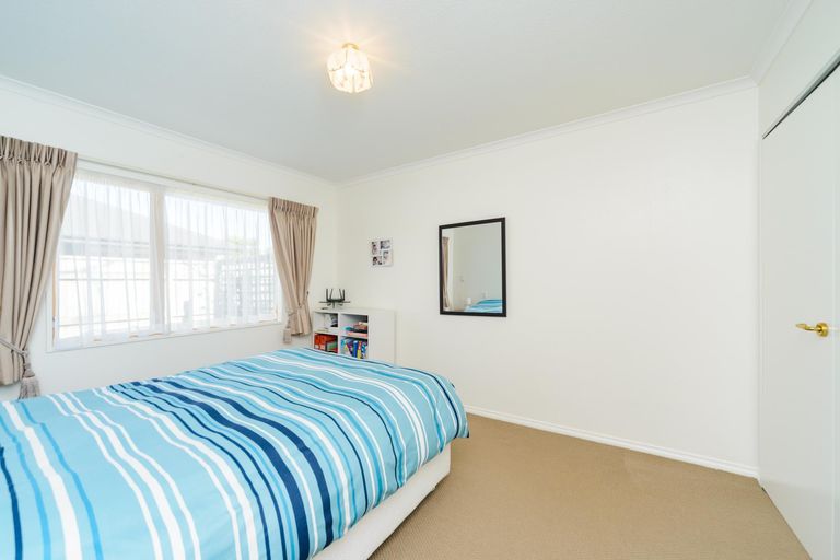Photo of property in 8 Foxtail Fern, Kelvin Grove, Palmerston North, 4414
