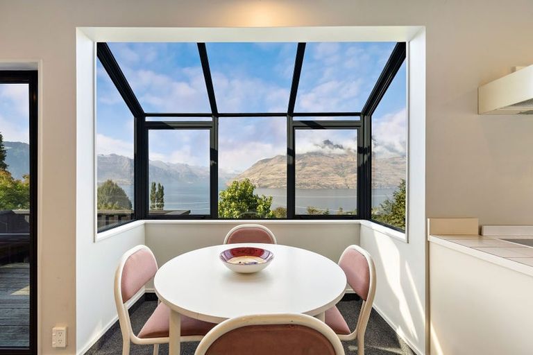 Photo of property in 18a Cameron Place, Fernhill, Queenstown, 9300