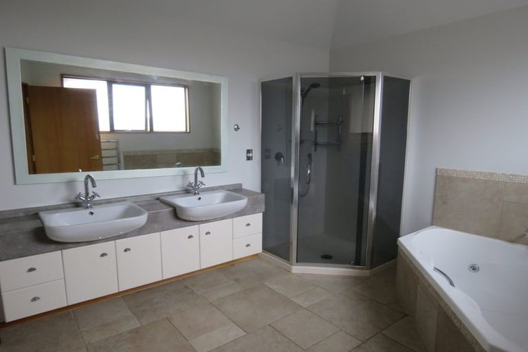 Photo of property in 183 Withells Road, Avonhead, Christchurch, 8042