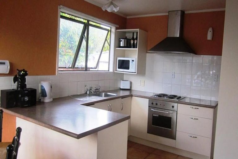 Photo of property in 24 Palmers Road, Clendon Park, Auckland, 2103