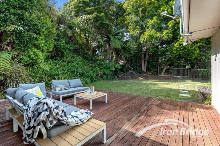Photo of property in 17 Tacitus Place, Totara Vale, Auckland, 0629