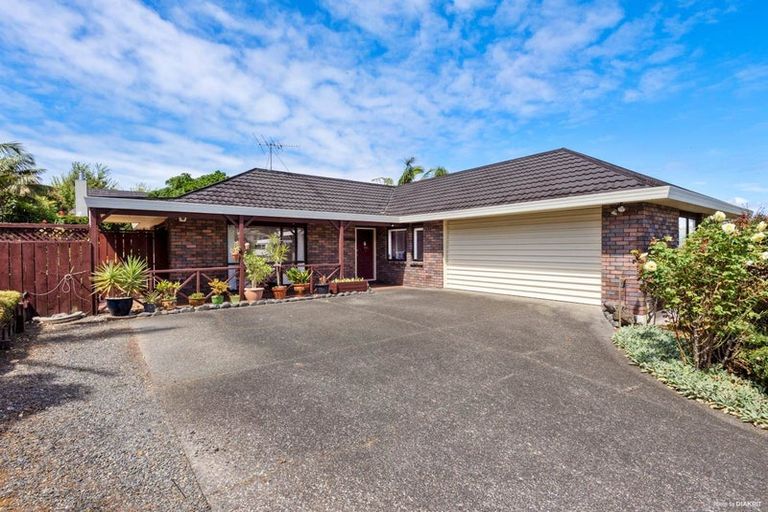 Photo of property in 16 Mako Street, West Harbour, Auckland, 0618