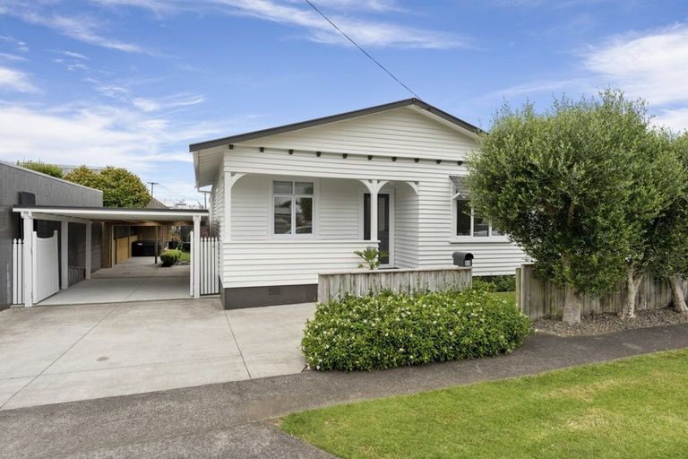 Photo of property in 33 Weymouth Street, New Plymouth, 4310