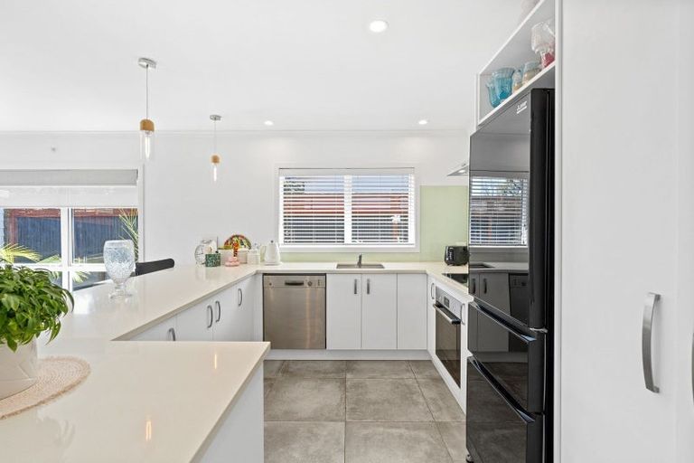 Photo of property in 12 Sussex Street, Levin, 5510