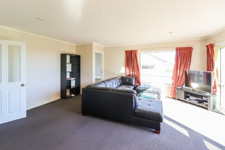 Photo of property in 11 Greenstone Place, Aotea, Porirua, 5024