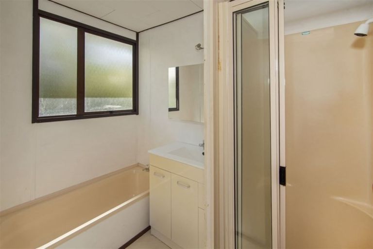 Photo of property in 1/21 Sarajevo Place, Massey, Auckland, 0614