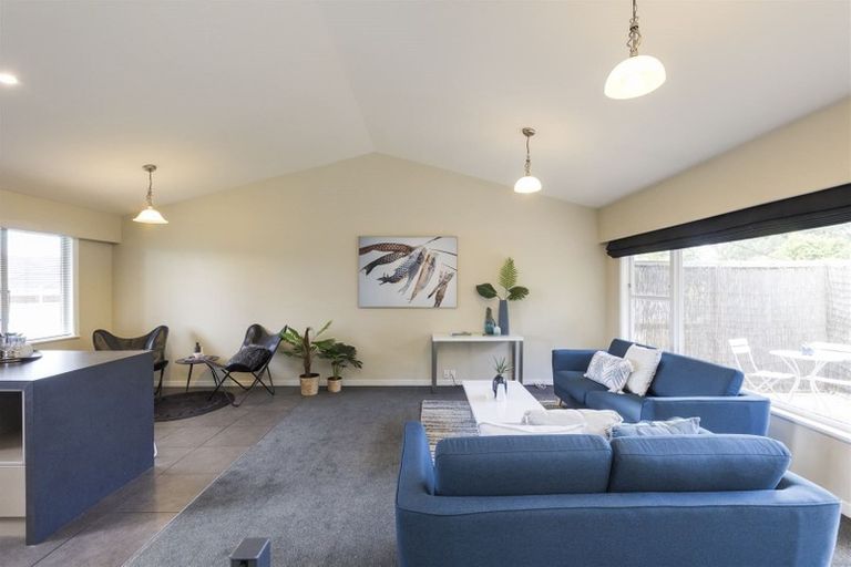 Photo of property in 4 Waicola Drive, Fitzherbert, Palmerston North, 4471
