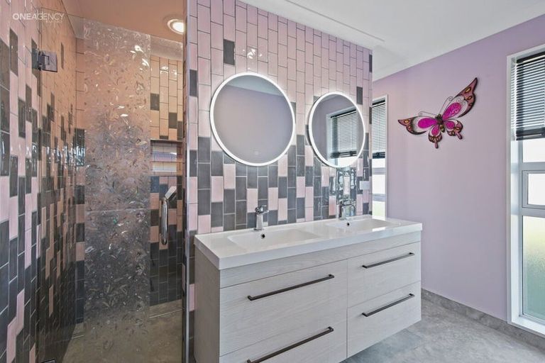 Photo of property in 14 Deans Place, Amberley, 7410