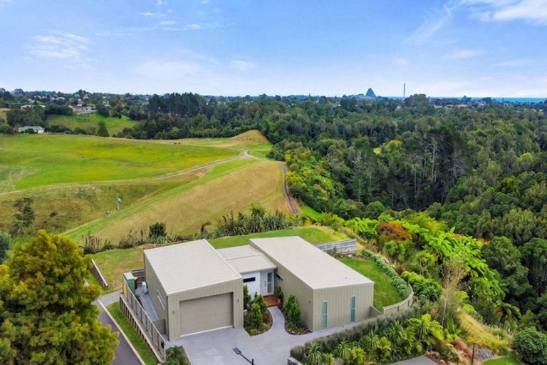 Photo of property in 5 Greenpath Lane, Hurworth, New Plymouth, 4310