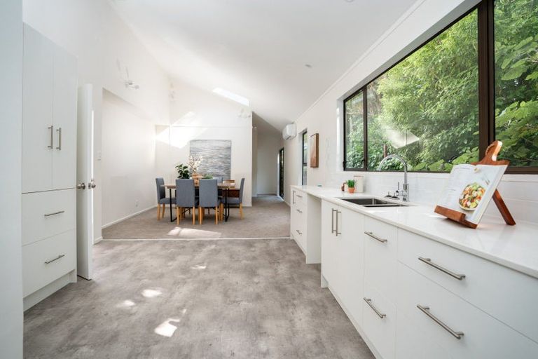 Photo of property in 16 Garden Road, Northland, Wellington, 6012