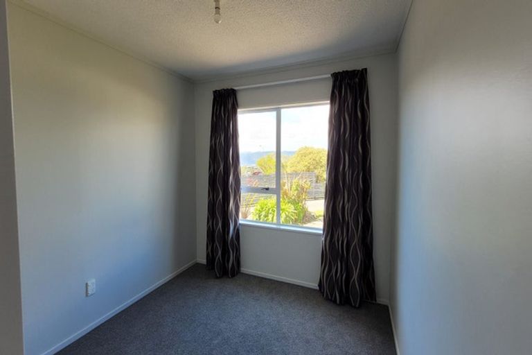 Photo of property in 22 Jasmine Grove, Maungaraki, Lower Hutt, 5010