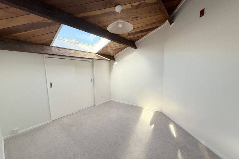 Photo of property in Metro Apartments, 21/220 Thorndon Quay, Pipitea, Wellington, 6011