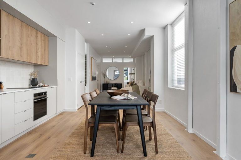 Photo of property in 1/11 Courtenay Place, Te Aro, Wellington, 6011