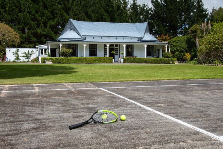 Photo of property in 6 Totara Road, Kumeroa, Woodville, 4997