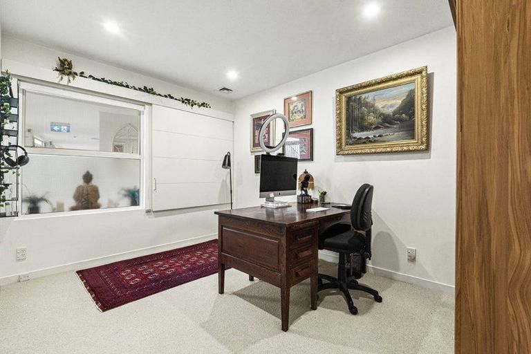 Photo of property in 1/2a Queens Parade, Devonport, Auckland, 0624