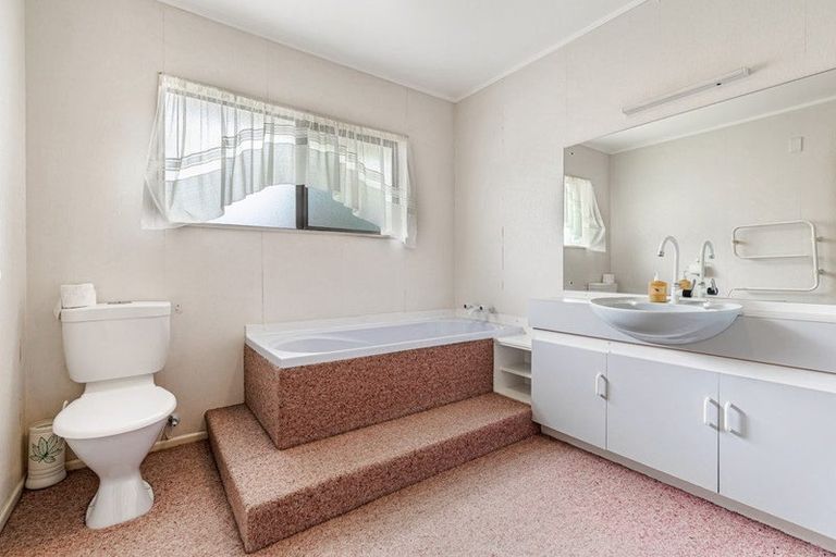 Photo of property in 131b Parrs Cross Road, Glen Eden, Auckland, 0612