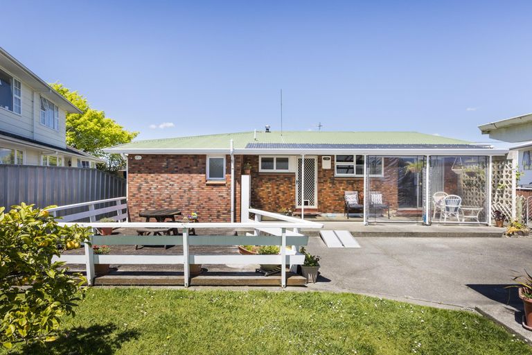 Photo of property in 21 Lockhart Avenue, Milson, Palmerston North, 4414