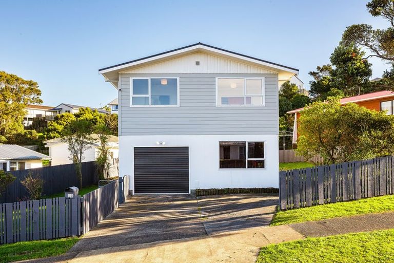 Photo of property in 19 Sombrero View, Ascot Park, Porirua, 5024