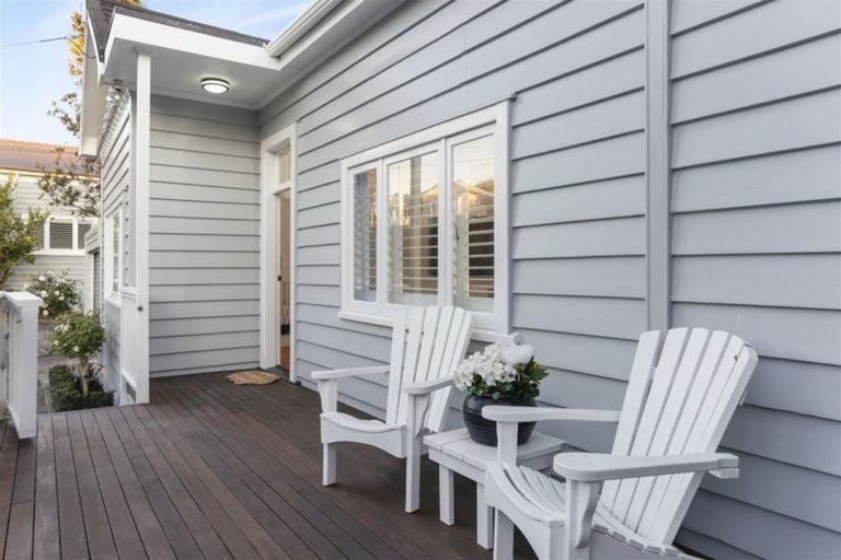 Photo of property in 2/18 Mariposa Crescent, Birkenhead, Auckland, 0626