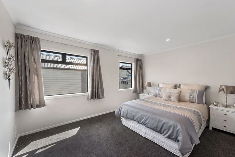 Photo of property in 2/13 Jones Crescent, Melville, Hamilton, 3206