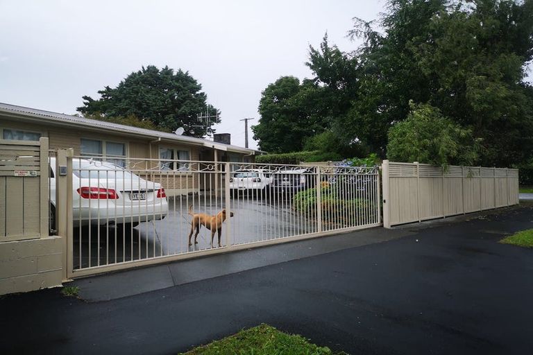 Photo of property in 2 Carrington Avenue, Hillcrest, Hamilton, 3216