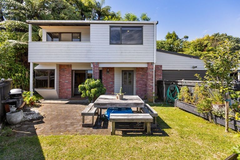 Photo of property in 33 Beaumont Crescent, Frankleigh Park, New Plymouth, 4310