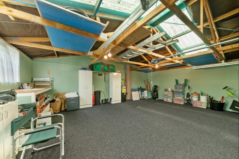 Photo of property in 33 Heta Road, Highlands Park, New Plymouth, 4312