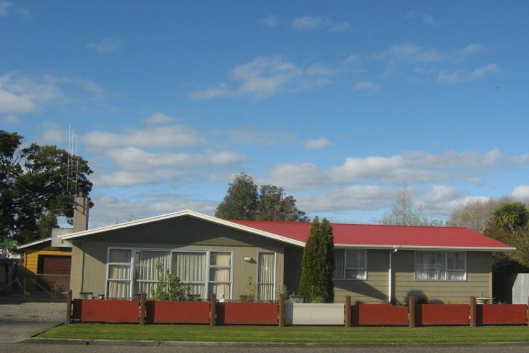 Photo of property in 27 Alexandra Street, Marton, 4710