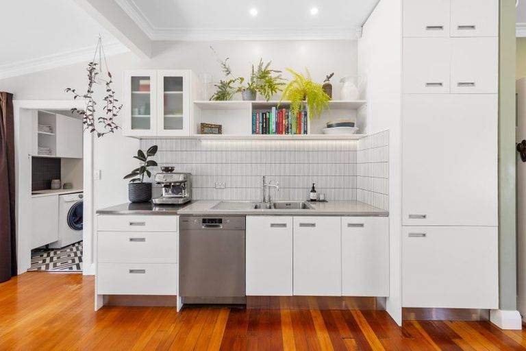 Photo of property in 52 Victor Street, Avondale, Auckland, 1026