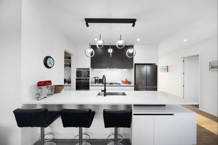 Photo of property in 11 Koiora Road, Clarks Beach, 2122