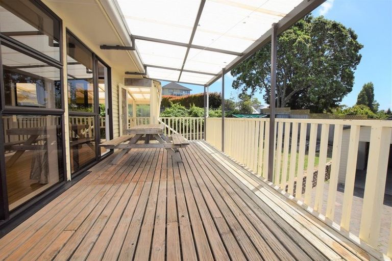 Photo of property in 6 Advene Road, Cockle Bay, Auckland, 2014