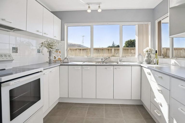 Photo of property in 36b Charlotte Street, Stanmore Bay, Whangaparaoa, 0932
