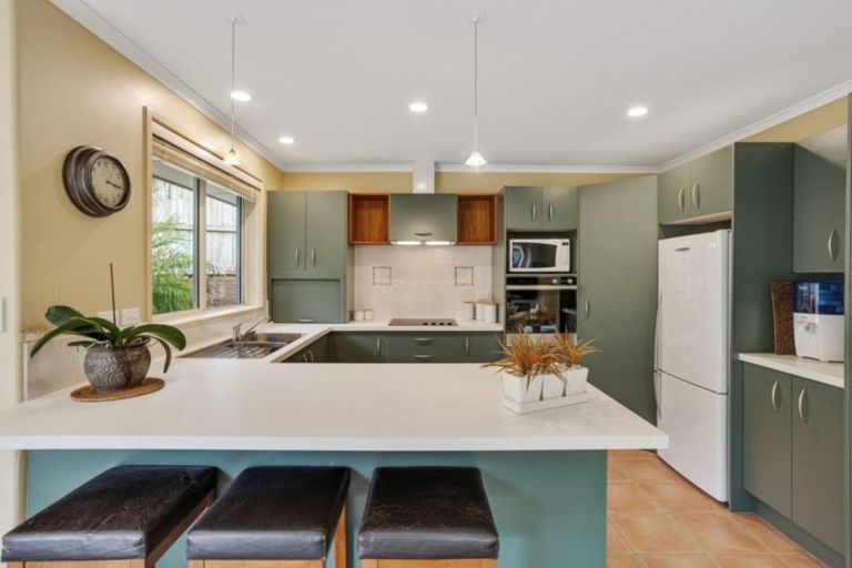 Photo of property in 35 Admirals Court Drive, Greenhithe, Auckland, 0632