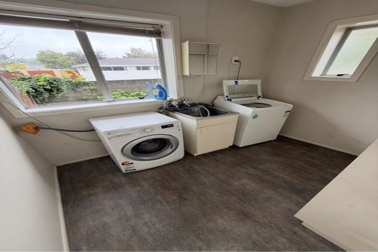 Photo of property in 8 Nyoli Street, Northcote, Christchurch, 8052