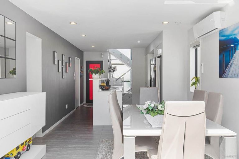 Photo of property in 42 Makamaka Lane, Albany Heights, Auckland, 0632