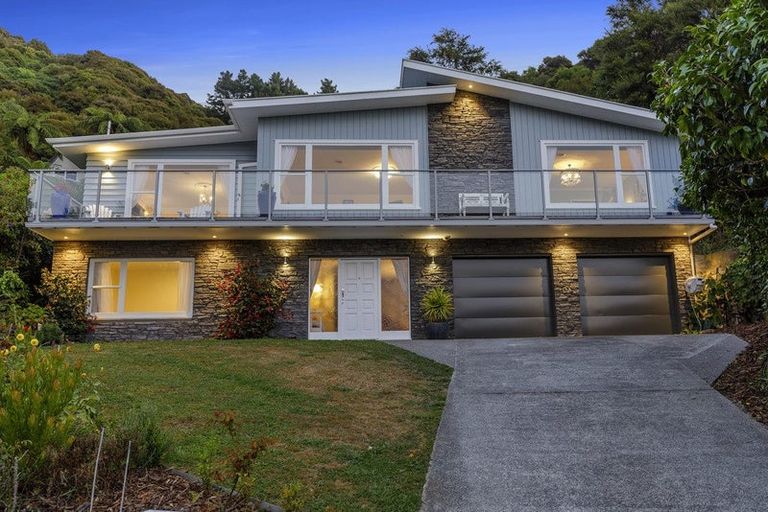 Photo of property in 8 Volkner Grove, Waterloo, Lower Hutt, 5011