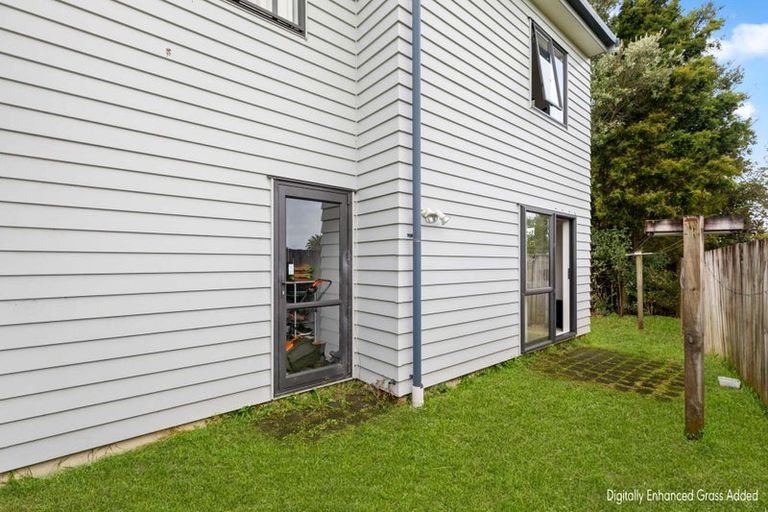Photo of property in 4/36 West Coast Road, Glen Eden, Auckland, 0602