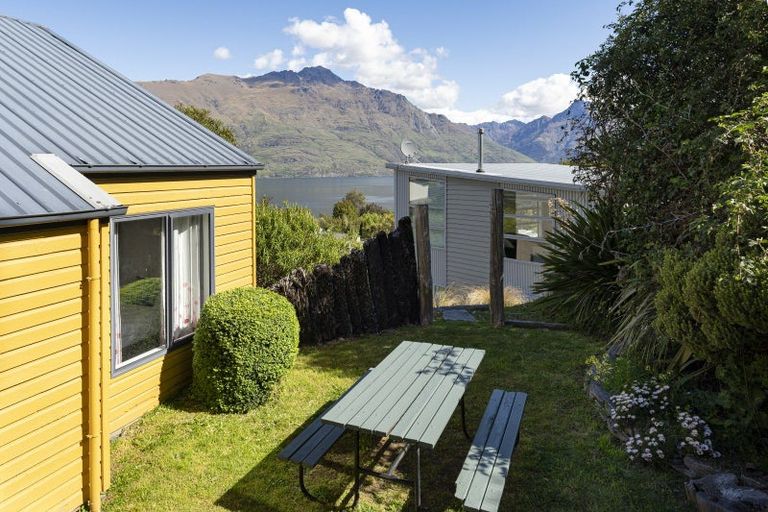 Photo of property in 24 Sainsbury Road, Fernhill, Queenstown, 9300