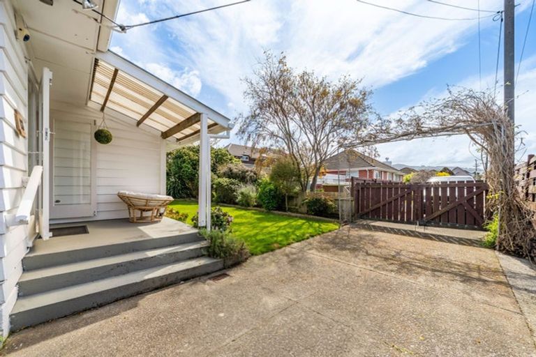 Photo of property in 13 Whites Line West, Woburn, Lower Hutt, 5010