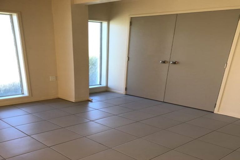 Photo of property in 1/46 John Dee Crescent, Red Beach, 0932