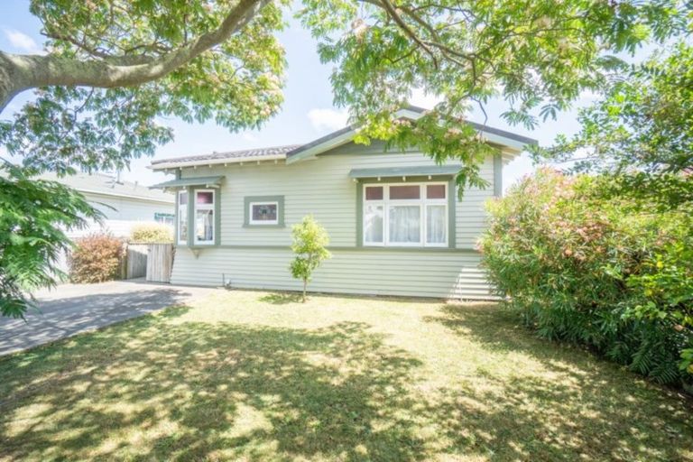 Photo of property in 40 Kingswood Street, Takaro, Palmerston North, 4412