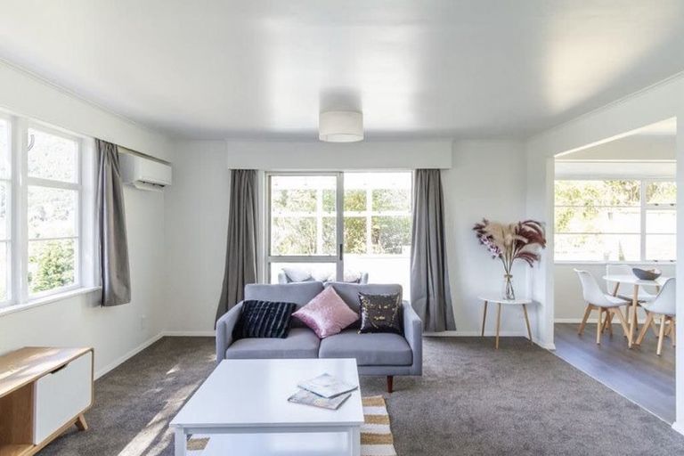 Photo of property in 33 Kopara Grove, Stokes Valley, Lower Hutt, 5019