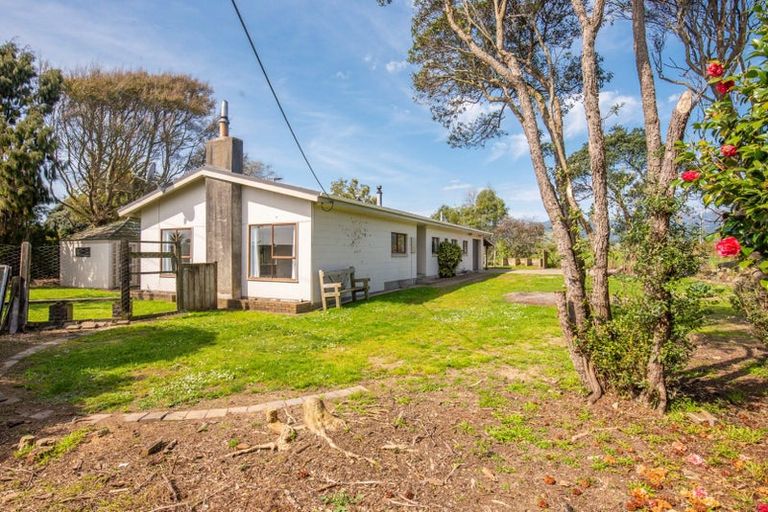 Photo of property in 189 Tararua Road, Levin, 5571