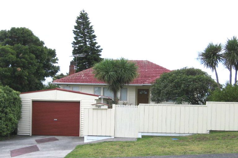 Photo of property in 1/41 Tramway Road, Beach Haven, Auckland, 0626