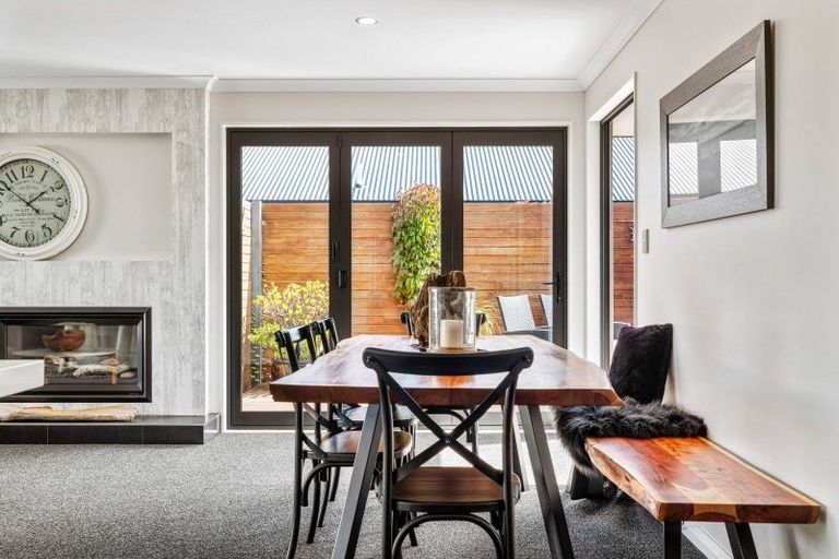 Photo of property in 3 Saint Heliers Grove, Fitzherbert, Palmerston North, 4410