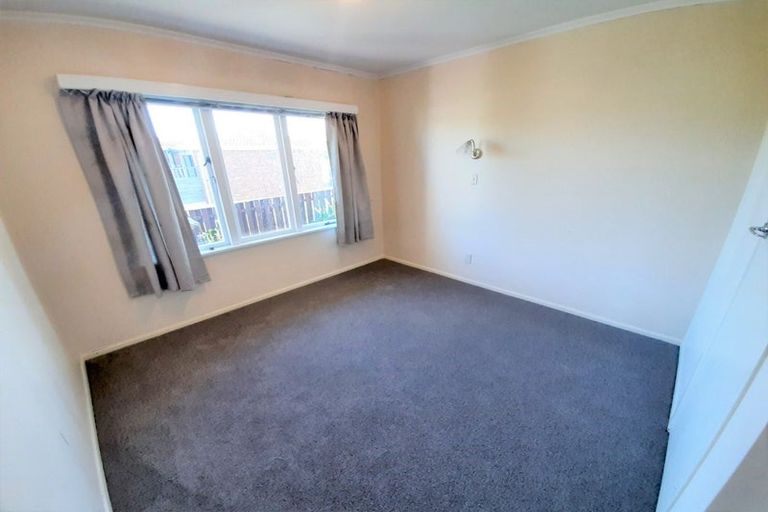 Photo of property in 2/27 Exmouth Road, Northcote, Auckland, 0627