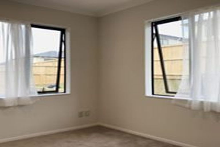 Photo of property in 30 Drumbuoy Drive, Flat Bush, Auckland, 2019