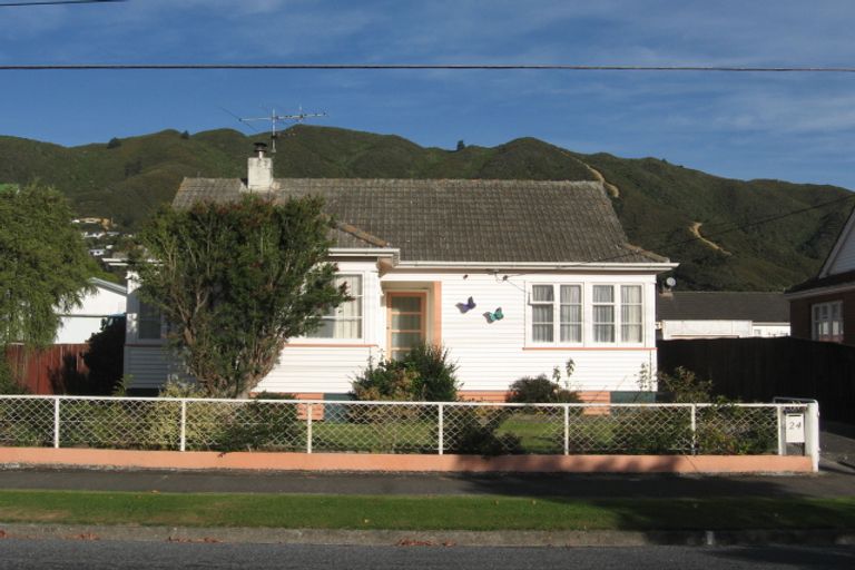 Photo of property in 24 Shearer Crescent, Naenae, Lower Hutt, 5011
