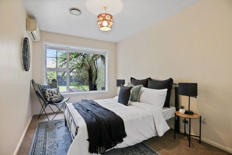 Photo of property in 87 Memorial Avenue, Ilam, Christchurch, 8053