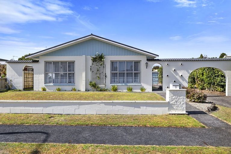 Photo of property in 5 Wesley Avenue, Frankleigh Park, New Plymouth, 4310